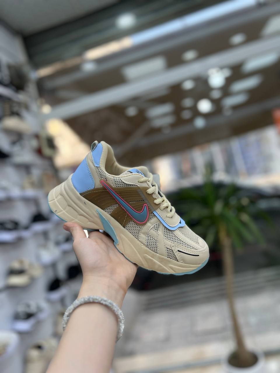 وی تو کی سایز۳۷_۳۸_۳۹_۴۰کرم ابی