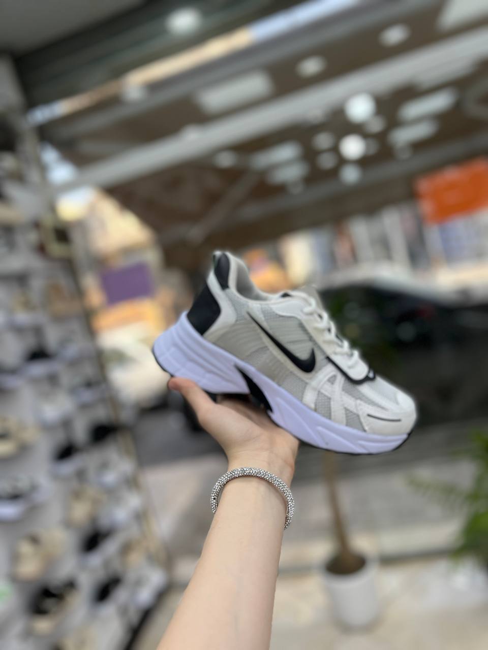 وی تو کی سایز۳۷_۳۸_۳۹_۴۰سفید مشکی