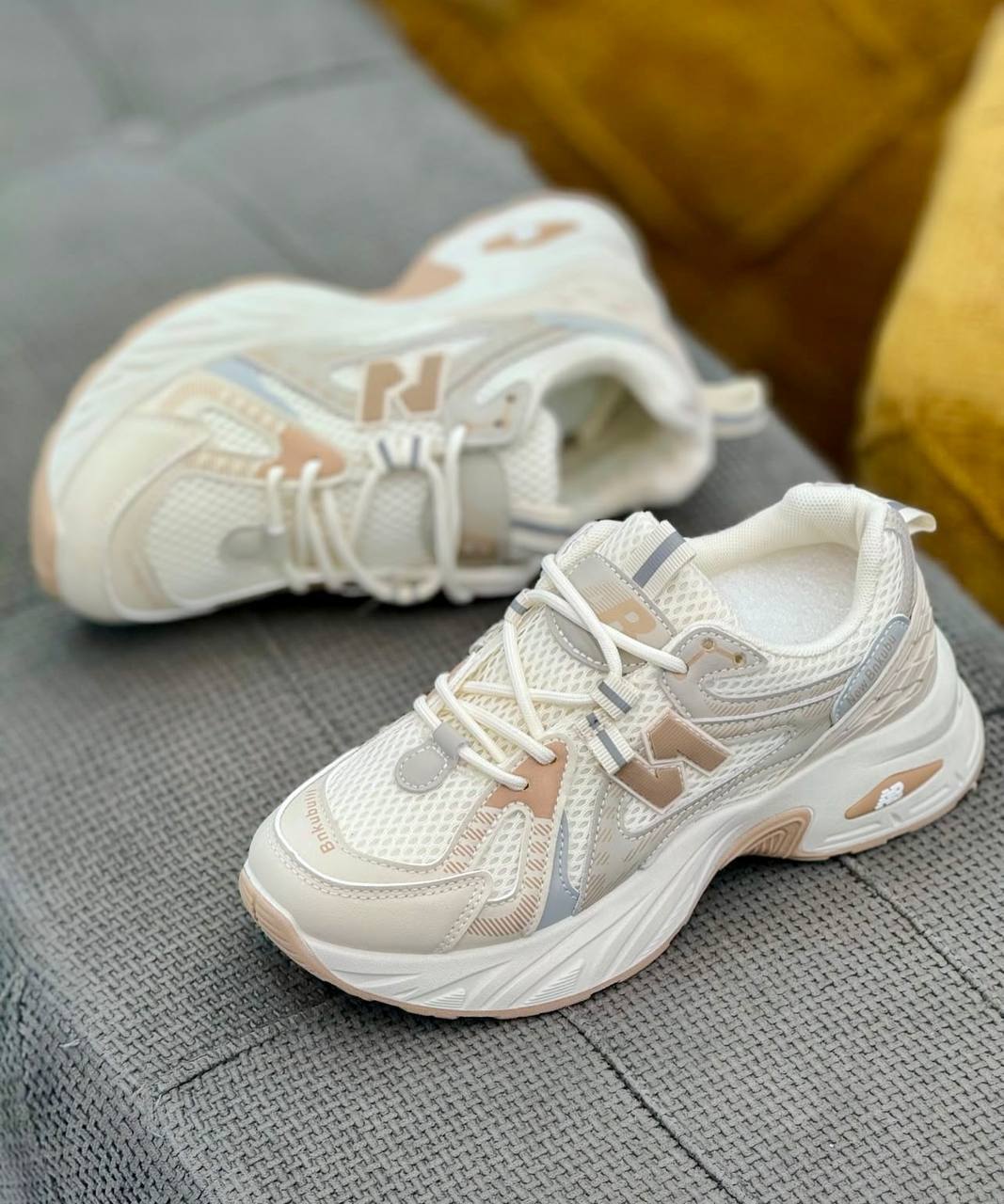 نیوبالانس سفیدکرم طوسی سایز۳۸،۳۹،۴۰،۴۱