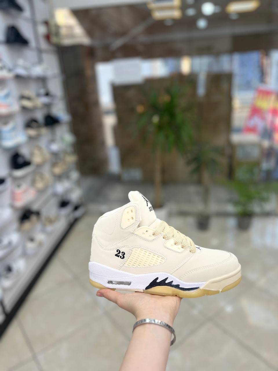 جردن۲۳رنگ کرم